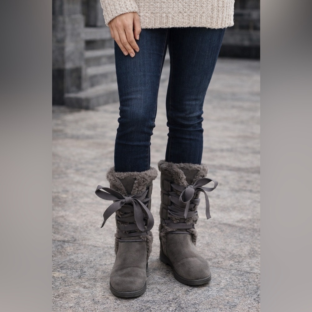 Women’s Gray Faux Fur Mid-Calf Boots With Lace Up Ribbon Ties Size 9/10